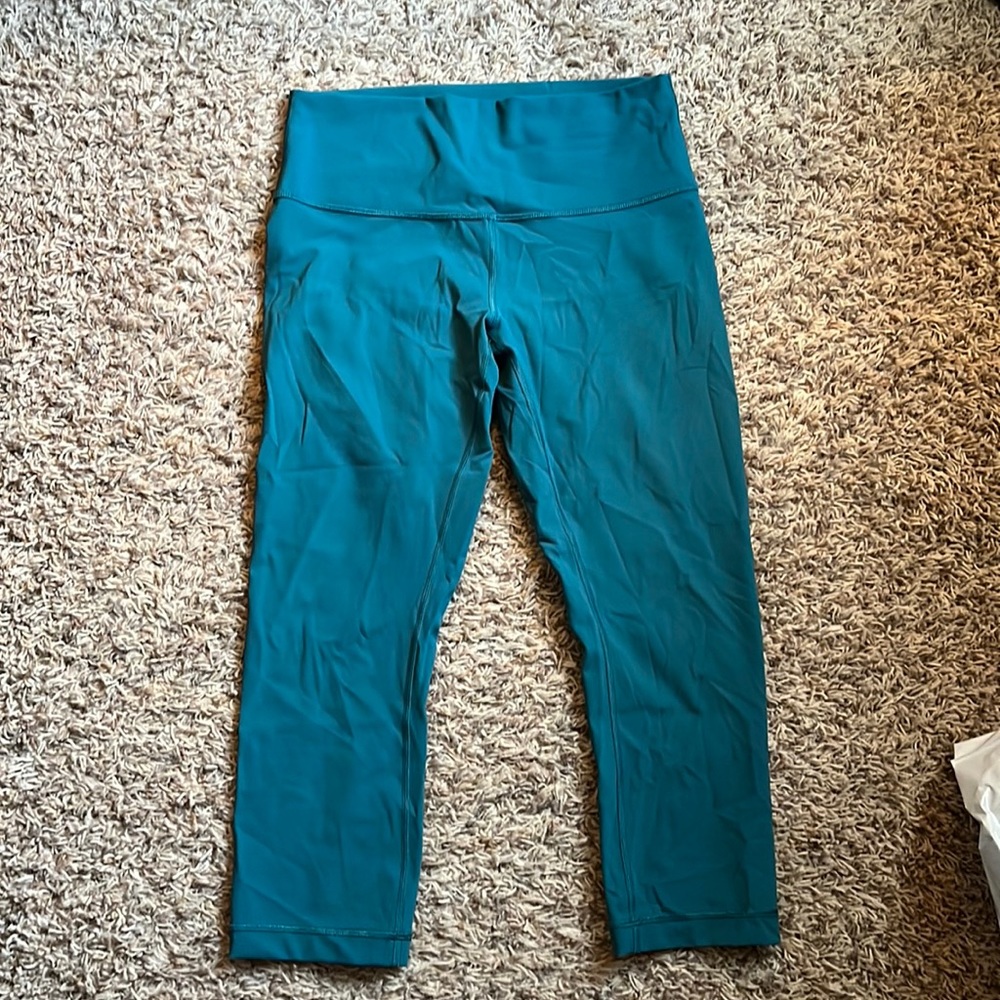 Lululemon Aligns 8 19” crop